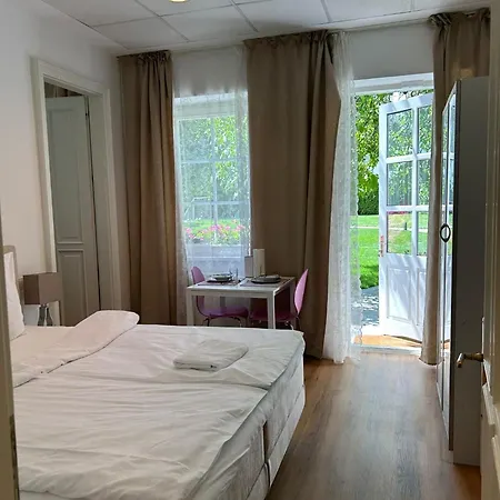 Mit Gartenblick Und Terrasse Apartment Baden