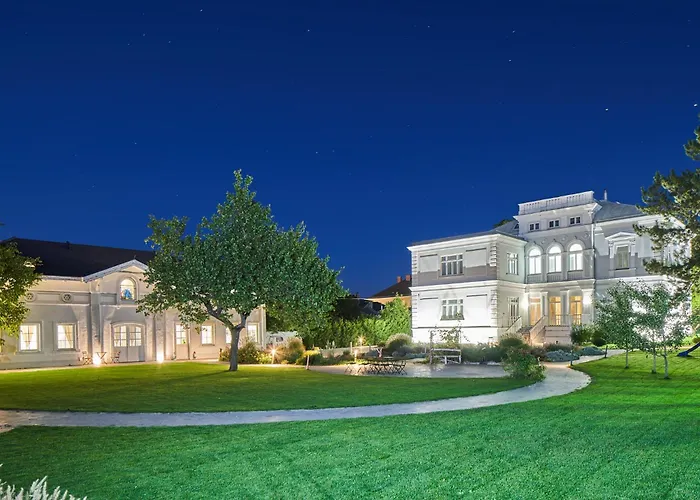 Mit Gartenblick Und Terrasse Baden